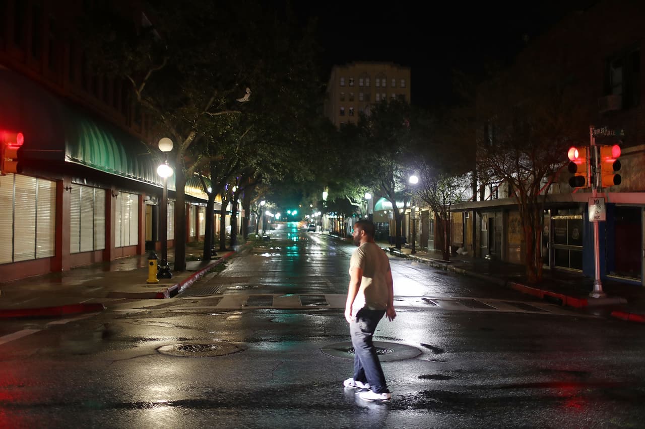 Se esperaban también fuertes marejadas en la costa y la aparición de tornados aislados
<b> </b>debido a la potencia de los vientos del huracán.