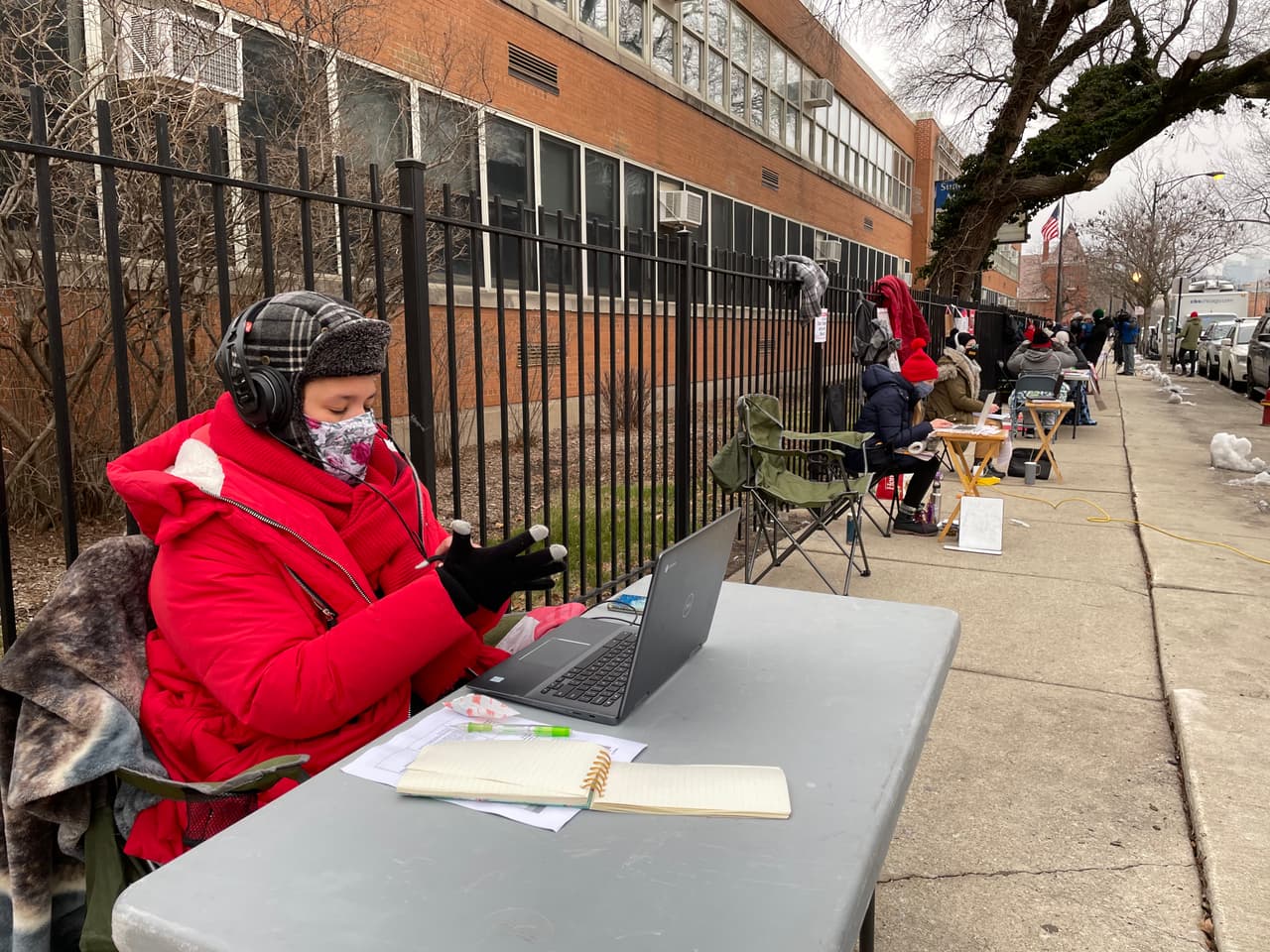 El sindicato rechaza el plan de reapertura y lo considera inhumano y la alcaldesa y CPS han dicho sentirse muy emocionados de ver a los niños regresar a las clases. 
<br>