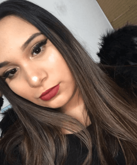 "Yo soy la más chica de las tres, desde pequeña me gusta cantar y siento que lo mío es la música. Afortunadamente cuento con el apoyo de mi mamá, de mis tíos y de mi abuela', comentó Valentina en entrevista para 
<a href="https://www.univision.com/musica/regional-mexicano/creo-ser-la-unica-persona-que-puede-continuar-con-el-legado-musical-de-mi-padre-hija-de-valentin-elizalde" target="_blank">Univision</a> el 12 de diciembre de 2017.