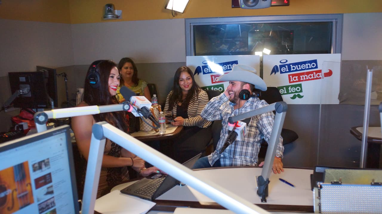 Carla Medrano enamoró a Gerardo Ortiz durante la entrevista del artista con 'El Bueno, La Mala y El Feo'.