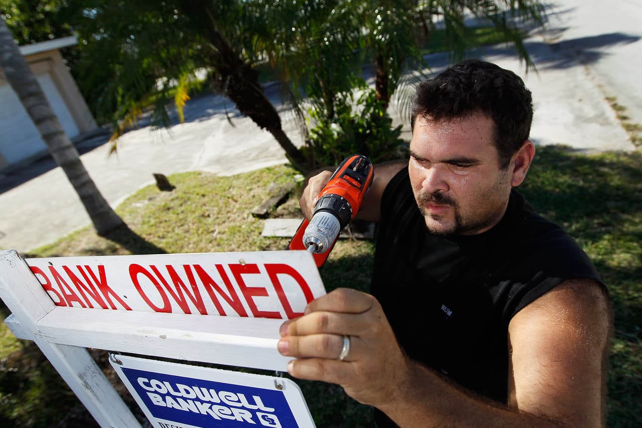 Californianos hacinados en sus casas y lejos del trabajo: la crisis que hereda el próximo gobernador