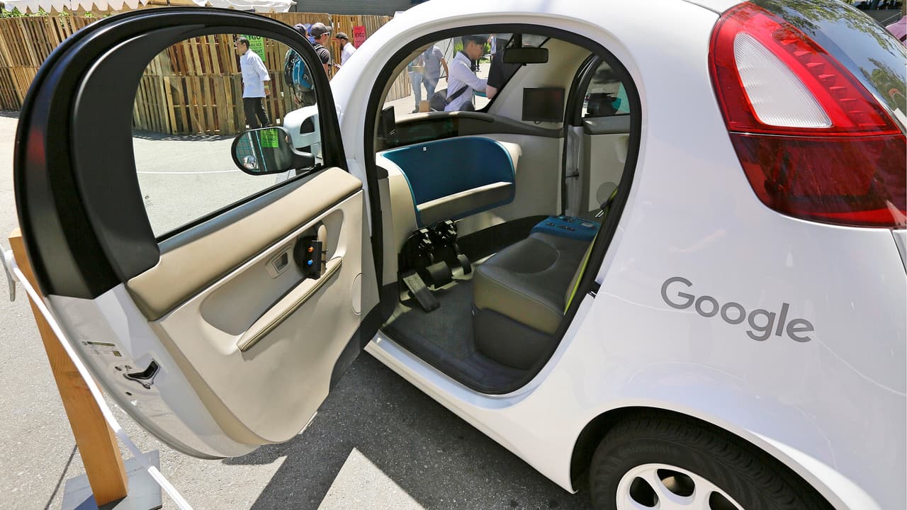 California analiza las reglas para dar luz verde a los vehículos que se manejan solos