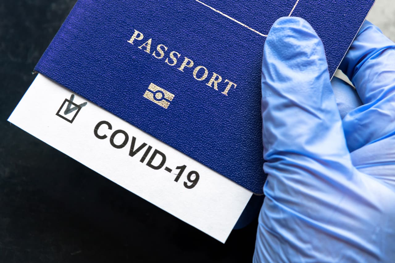 Puede que necesites un pasaporte de vacunación para viajar el año que viene 