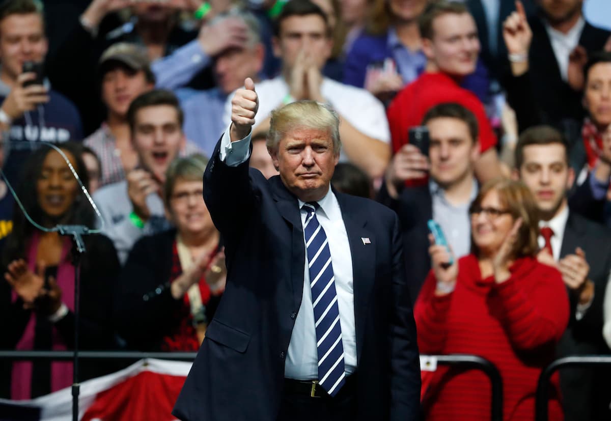 Trump afirma que el muro fronterizo tendrá "puertas grandes y bonitas"