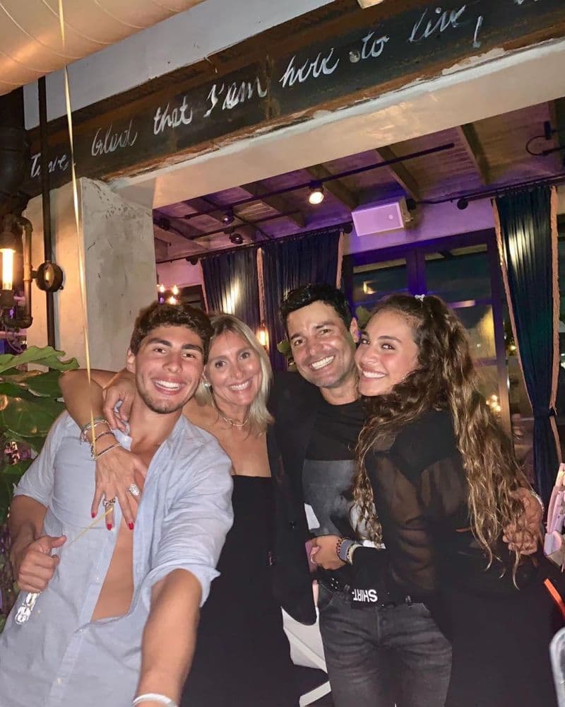 Con tan solo 22 años, 
<b>Lorenzo Valentino Figueroa</b>, hijo de Chayanne, dio a conocer que seguiría los pasos de su padre en el rubro musical.