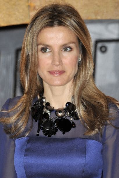 Los accesorios son parte importante en cada 'outfit' y Letizia no teme usarlos.