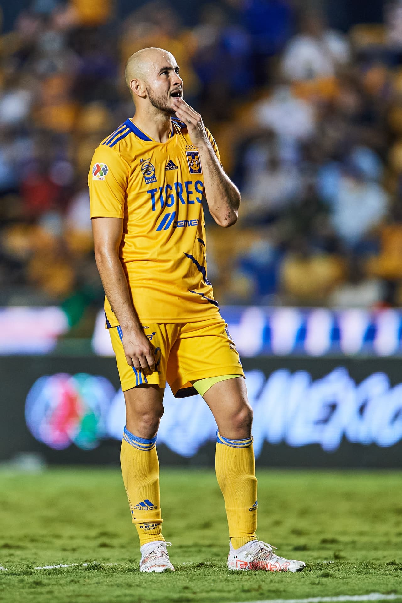 Carlos González tuvo una muy mala noche frente al arco rival.