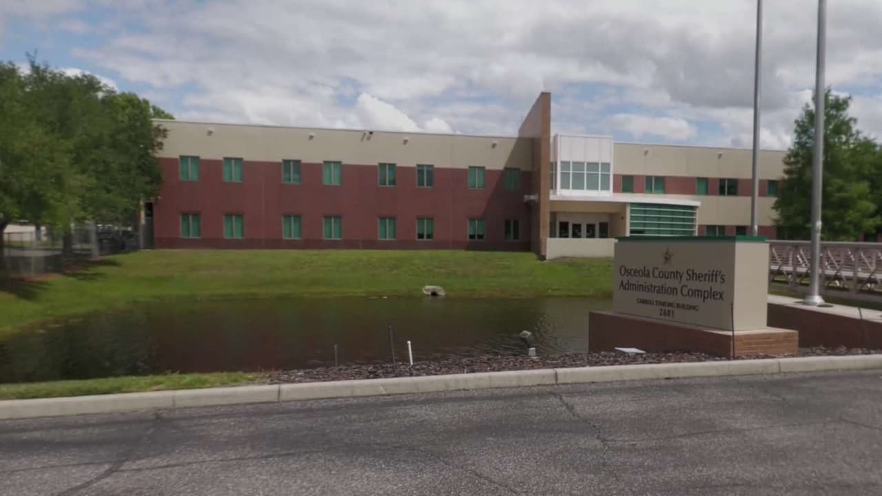 Alguacil de Osceola admite compras a empresa de su hija y devuelve $40 mil