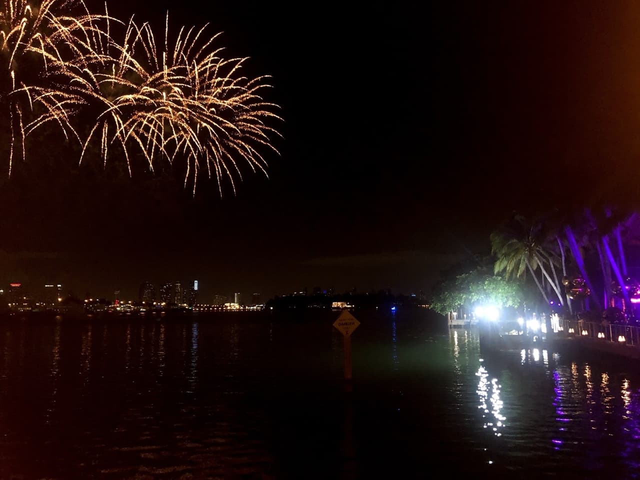Otro momento, que se guardó para el final, fue un espectáculo de fuegos artificiales que lucieron sobre la noche de Miami.