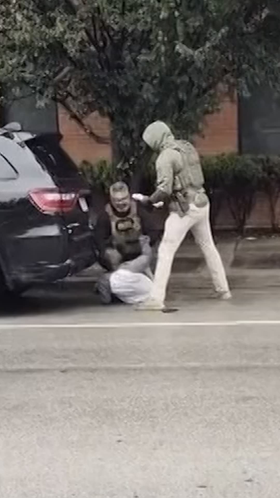 Agentes de ICE confunden a un ciudadano con un fugitivo