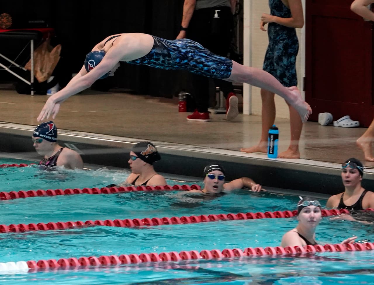 Antes de unirse a Penn, Thomas había sido un nadador masculino muy buscado en Westlake High School en Austin. Recibió varias ofertas para unirse a programas universitarios que son más aclamados que los de Penn, informó SI.