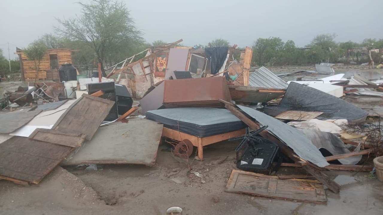 Aunque hasta el momento las autoridades no han confirmado oficialmente si los fenómenos registrados en Coahuila fueron clasificados como tornados, sí se reportaron afectaciones en comunidades como 
<b>Santa Eulalia y Lázaro Cárdenas</b>, además de interrupciones en el servicio eléctrico.