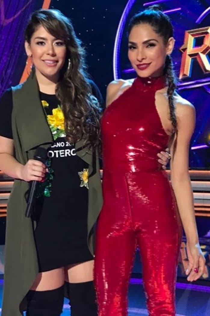 El siguiente día tuvo un look más casual y así posó en compañía de su BFF 
<a href="http://www.univision.com/temas/alejandra-espinoza">Alejandra Espinoza</a>.