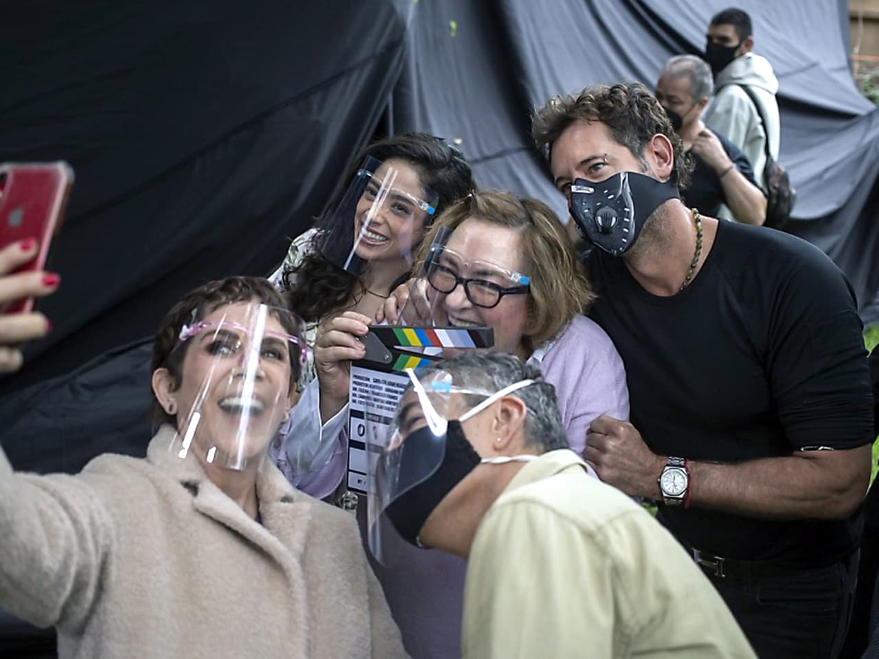 Aunque Pedro renuncia a Vera, años más tarde la pareja se reencuentra: cuando ella está comprometida con Olmo. A pesar del tiempo y la distancia, el amor entre ellos sigue vivo.