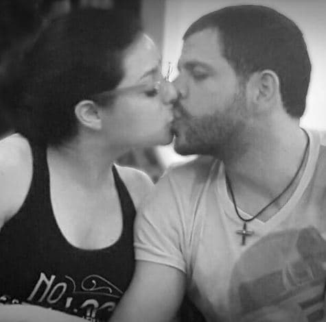 Archie afirmó que desde que terminaron su relación, Violeta Isfel no lo ha buscado. "Ella está en sus rollos y tampoco creo que esté considerando la posibilidad de poder regresar. Pero bueno, uno nunca sabe. Violeta cumple 33 años y yo cumplí 38, entonces no sabemos si en unos años, cuando tenga 45 se vuelva a dar, porque fue un amor muy bonito, una gran pareja", dijo el comediante.