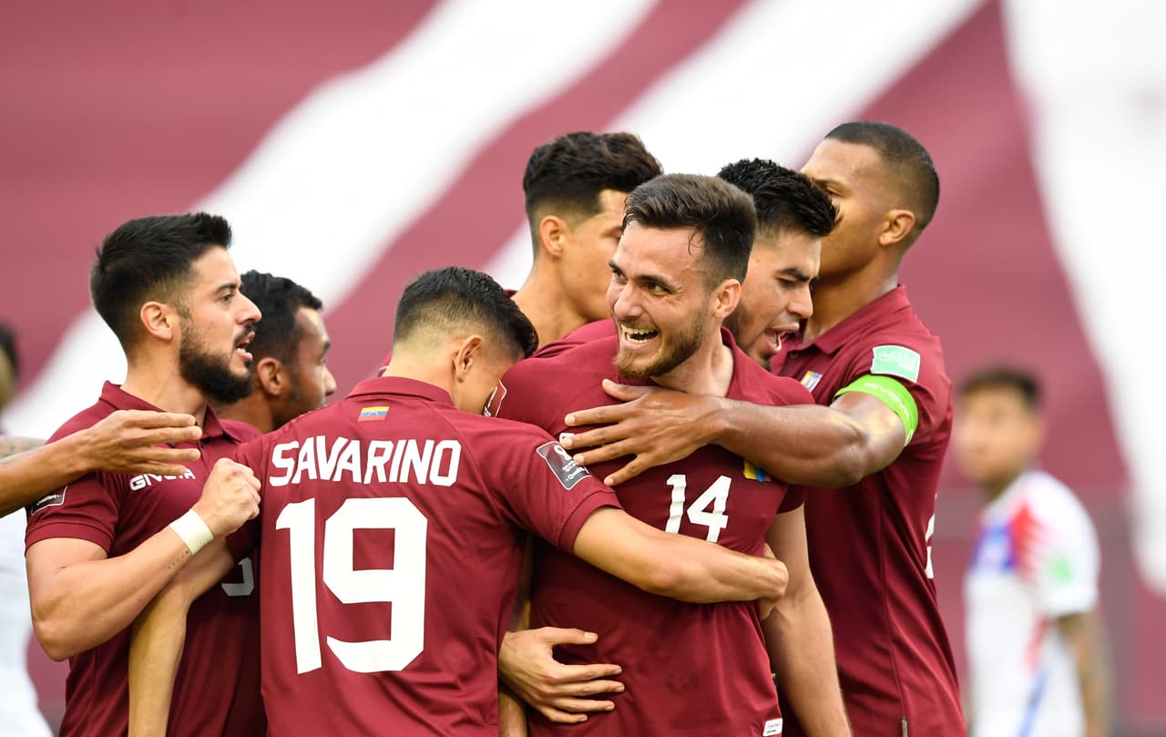 La vinotinto da el campanazo frente a Chile y consiguen sus primeros tres puntos al derrotar 2-1 a los chilenos.