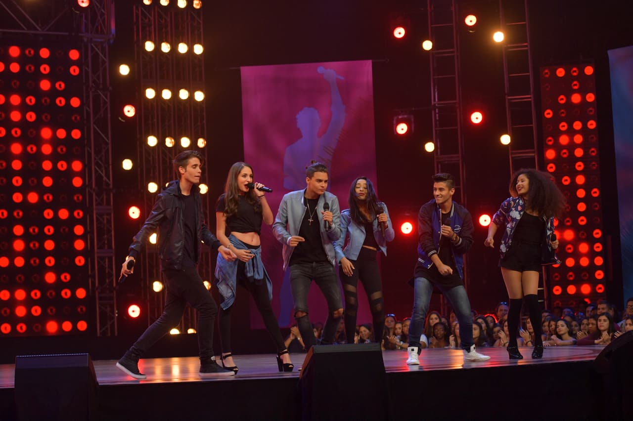 Cuando los jueces decidieron formar bandas de chicos y chicas, Sofía cantó junto a sus compañeros "No soy una de esas" de Alejandro Sanz y Jesse & Joy.