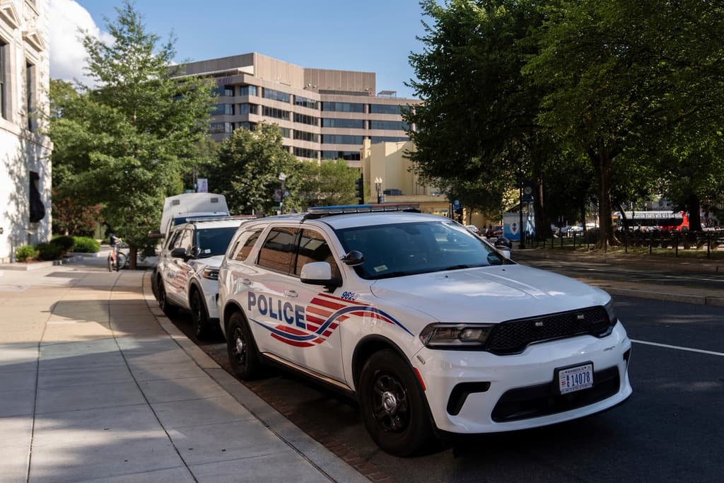 Jueza determina que el jefe de la policía de Washington DC debe permanecer en su cargo