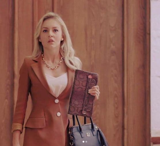 "[...] Y obviamente todas las escenas de enfrentamiento (con el personaje de Angelique Boyer) las disfruto mucho porque aprendo de ella. La verdad es que es una gran compañera", reiteró la protagonista de 'Sin tu mirada'.