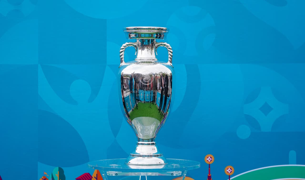 La historia de la Eurocopa de la UEFA edición por edición