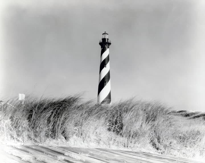 El histórico y pintoresco faro de Cape Hatteras National Seashore en Carolina del Norte.