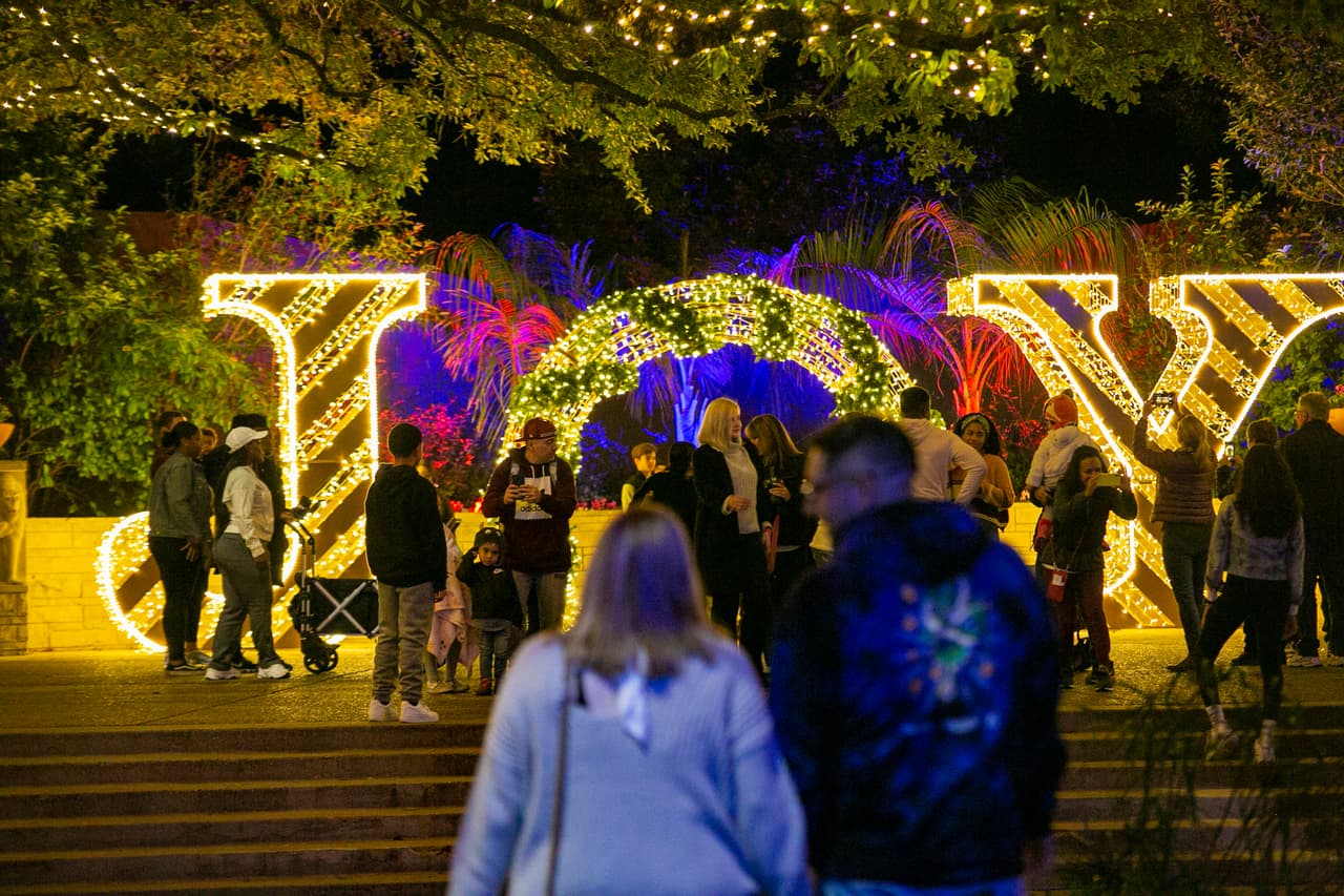 San Nicolás y su esposa estarán esperando a los más pequeños para divertirse junto a ellos.