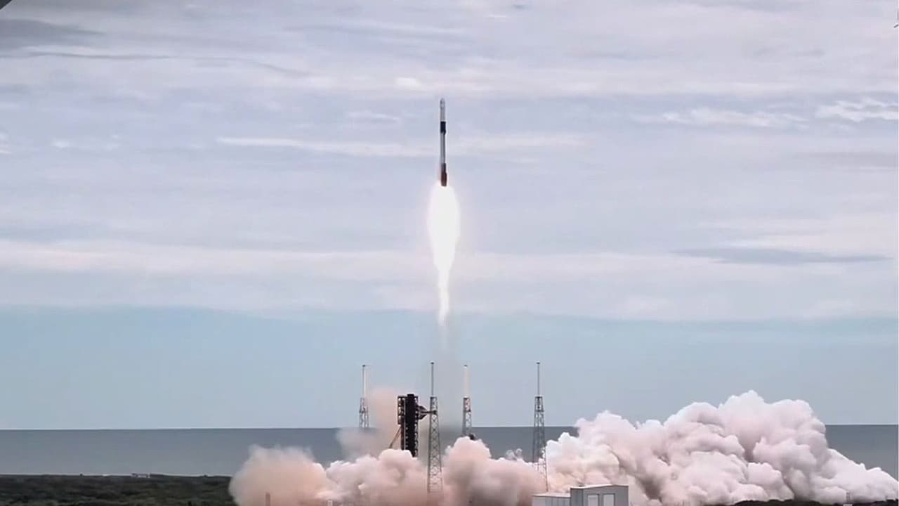 Falcon 9 despega rumbo a la Estación Espacial Internacional con cuatro tripulantes a bordo