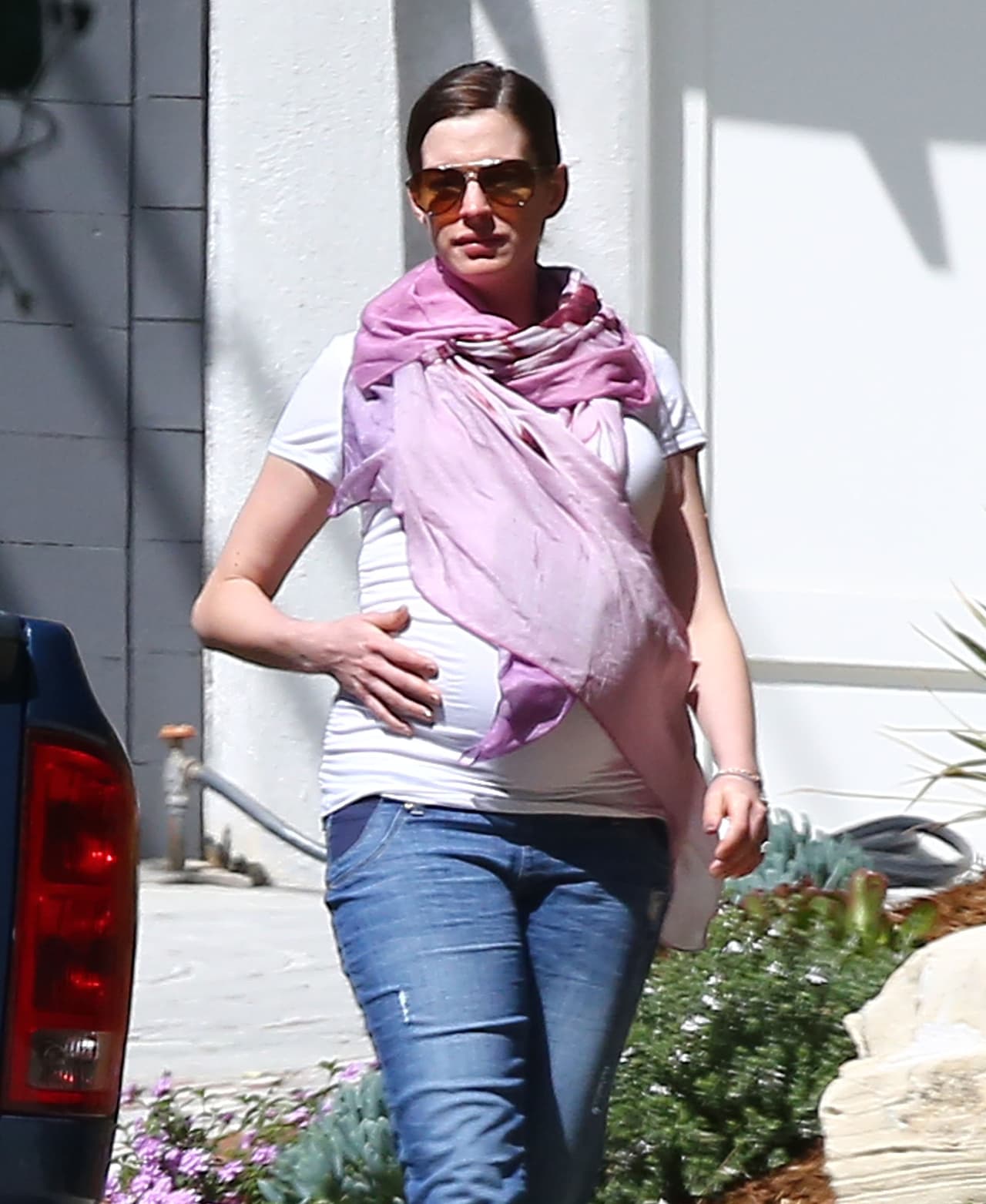 Los paparazzi la captaron dando una caminata bajo el sol de Los Ángeles.