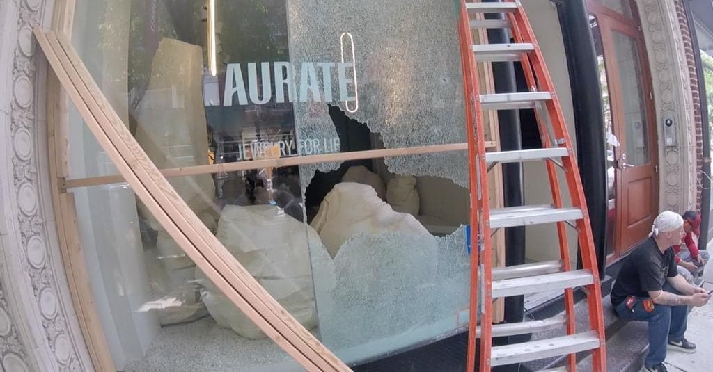 Negocios en Soho, Manatthan, fueron saqueados durante las protestas del movimiento Black Lives Matter por la muerte de George Floyd.