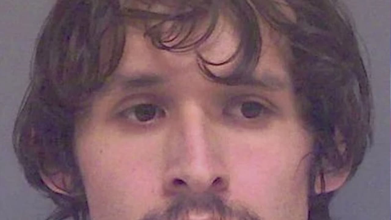 Hombre es arrestado por pedir contenido explicito a tres menores de edad por Snapchat