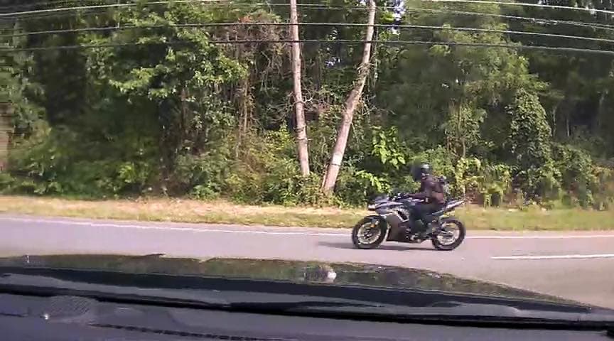 La policía de NJ ofrece una recompensa de $15,000 por quien ofrezca información que lleve al arresto de los responsables. 
<br>