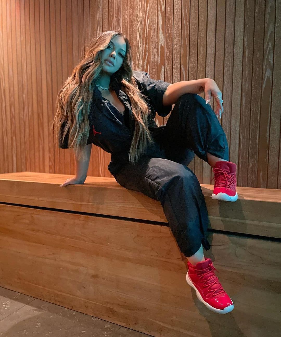 <b>Chiquis</b> terminó su relación con Lorenzo Méndez en septiembre del 2020, pero formalmente no ha habido una disolución. La hija mayor de La Diva de la Banda, afirma que él no quiere firmarle el divorcio, pero aún así decidió seguir adelante con su vida como una mujer soltera.