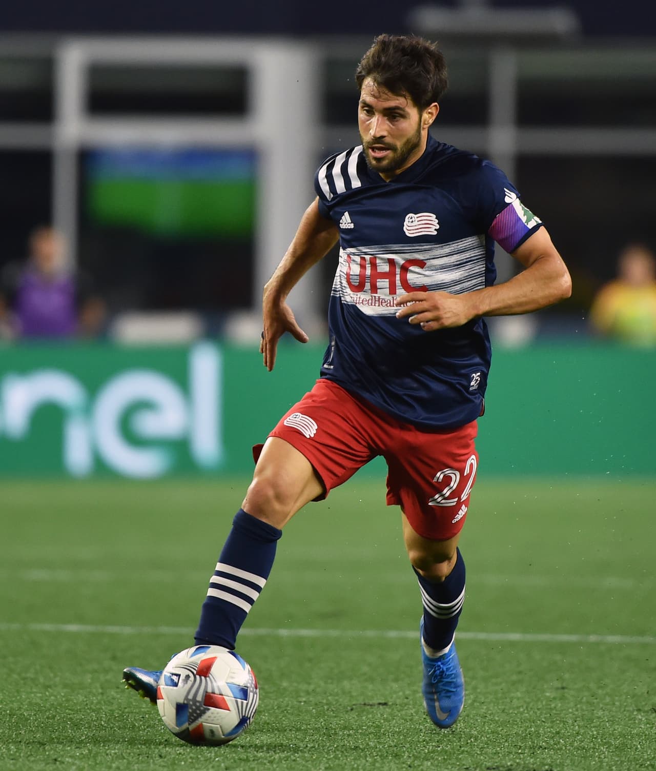 MEDIOCAMPISTA - CARLES GIL: el enganche español de New England Revolution acaba de renovar su contrato con el club de las afueras de Boston y pasa por un gran momento en el conjunto entrenado por Bruce Arena.
<br>