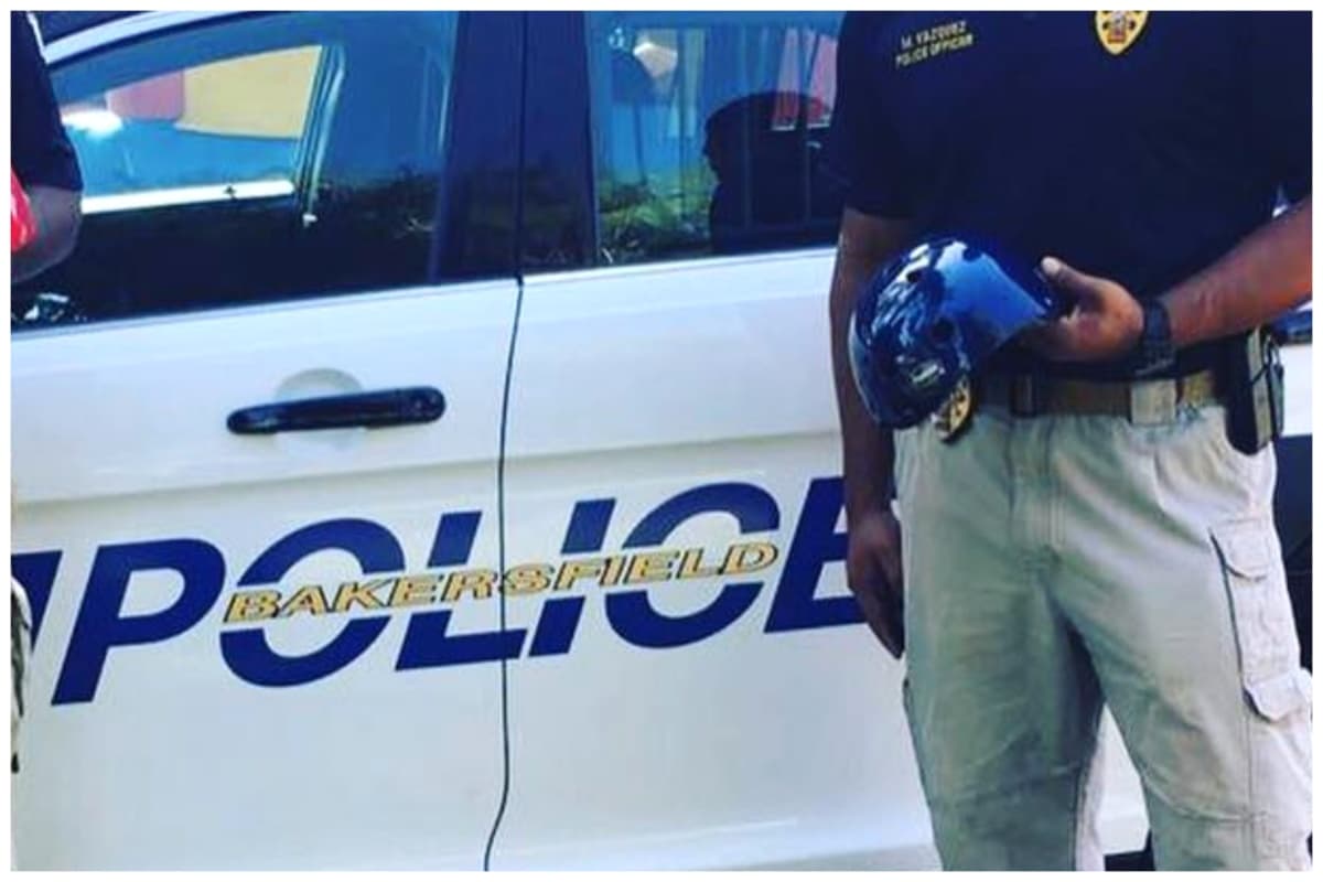 Cuando los agentes se dieron cuenta que iba nadando sobre el canal, se dirigieron al otro lado y ya lo esperaban.