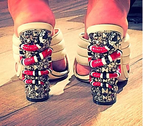 Galilea es fan de los tacones con detalles originales.
