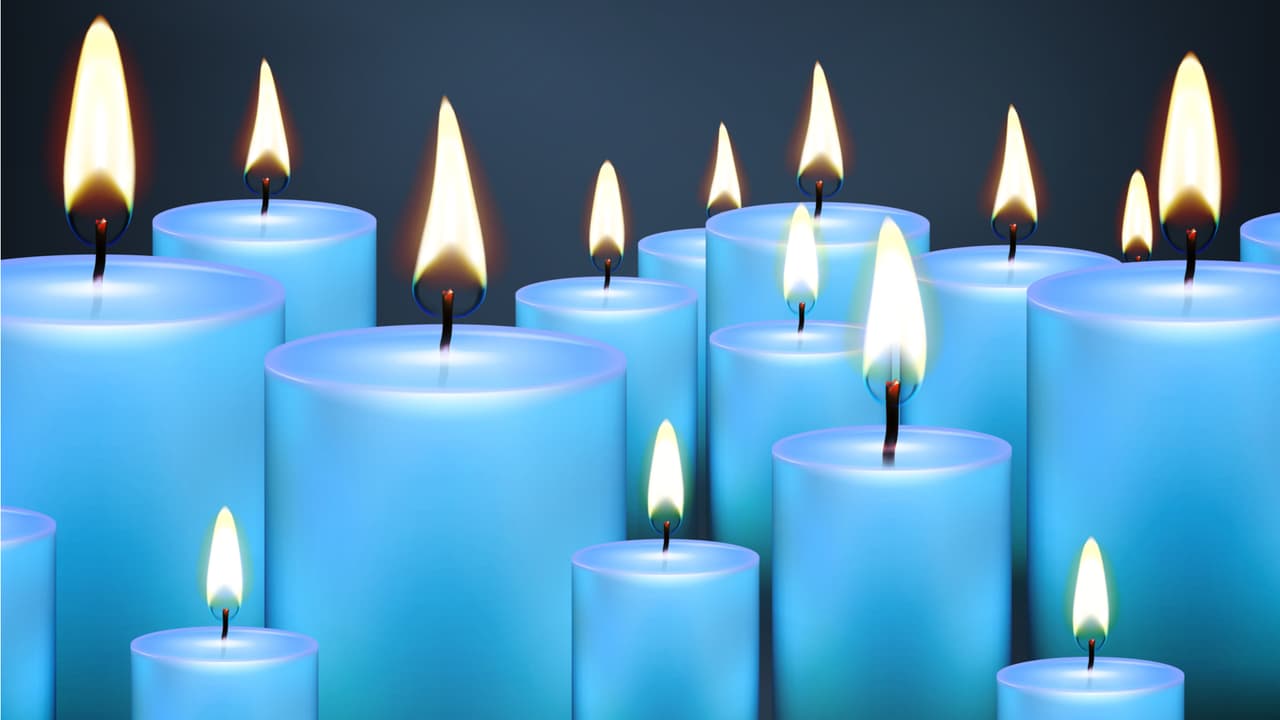 Si deseas que cualidades positivas como la relajación, paz y descanso salgan a la luz, las velas azules claro son ideales pero además incentivan otras cualidades espirituales como el amor, la fe, la esperanza, la fidelidad o la sinceridad.