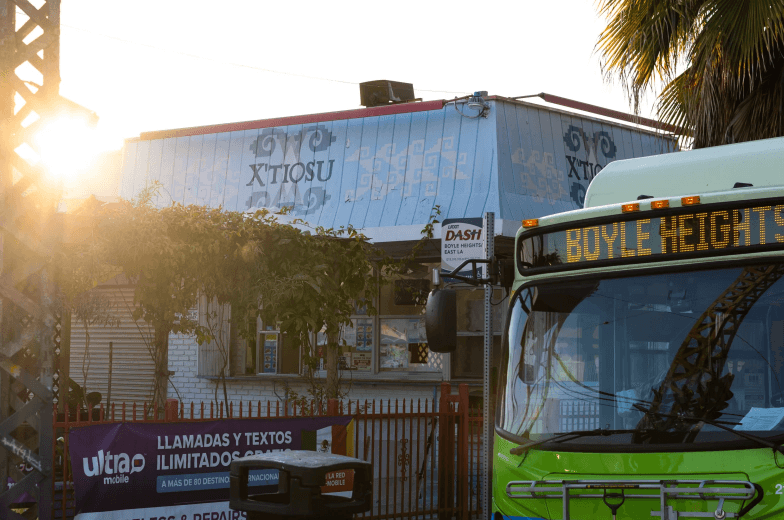 X’tiosu está ubicado en la esquina de las avenidas Wabash y Forest, en Boyle Heights.