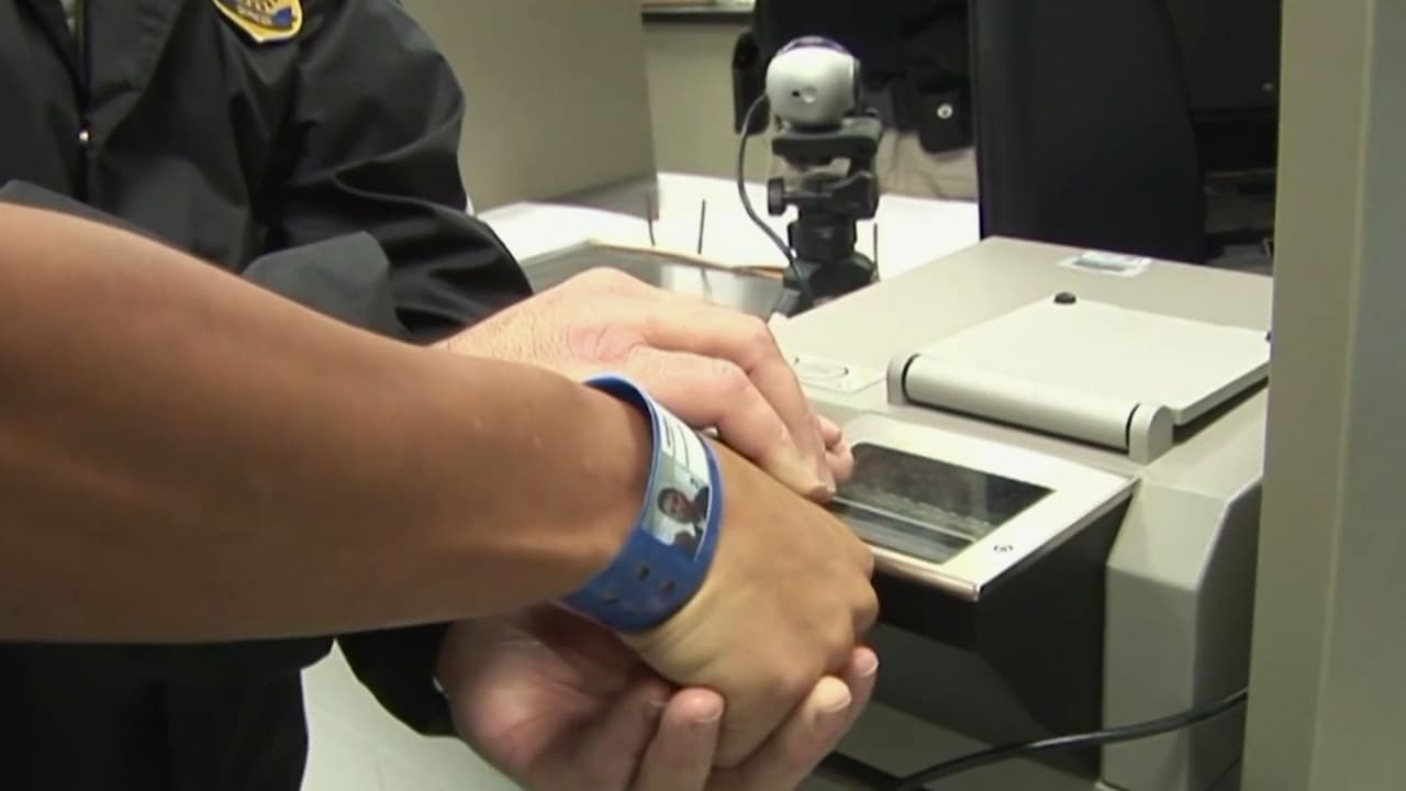 Administración Trump habría frenado temporalmente decisiones sobre solicitudes de inmigración