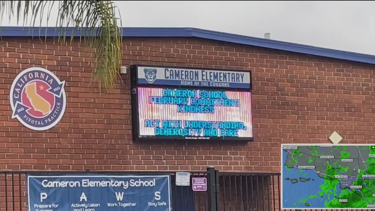 Estudiantes acusan a un maestro de mirar pornografía en salón de clases en West Covina