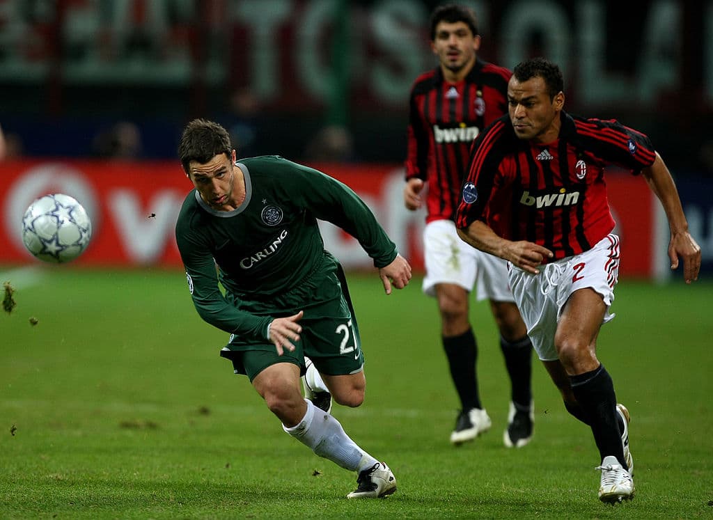 Con su gran calidad y corazón, Cafú consiguió levantar dos Copas del Mundo que inmediatamente lo situaron como el mejor en esta posición.
<br>