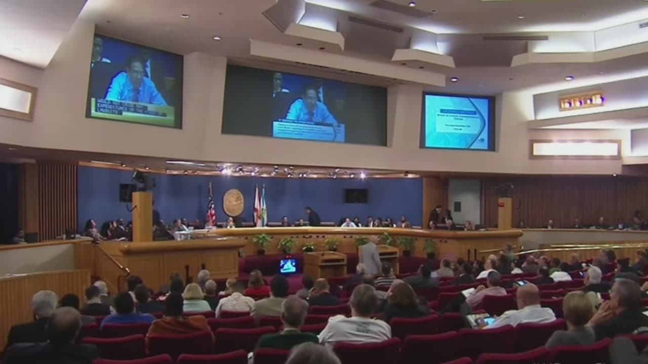 ¿Por qué la Comisión de Miami-Dade elegirá al comisionado por el Distrito 8 a dedo y no llamará a elecciones?