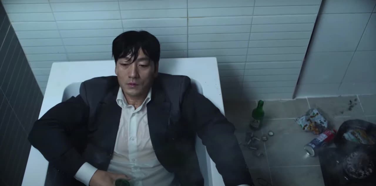 Cho Sang-woo llegó a la última ronda de 'El Juego del Calamar' después de traicionar a sus compañeros de equipo y asesinar a Sae-byeok; sin embargo, el resto de participantes no sabía que Sang-woo intentó suicidarse antes de regresar a la isla.