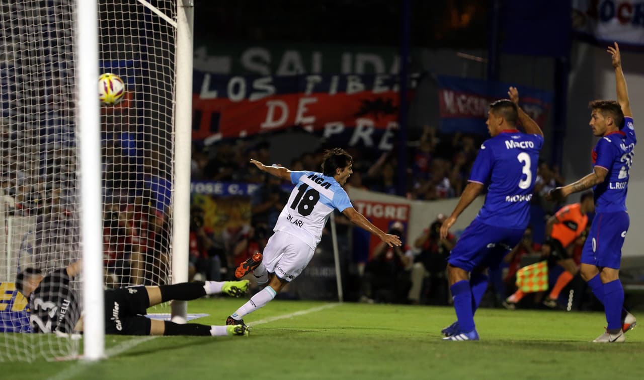 Racing llegó a 56 puntos por los 50 de Boca Juniors y los 45 de River Plate.