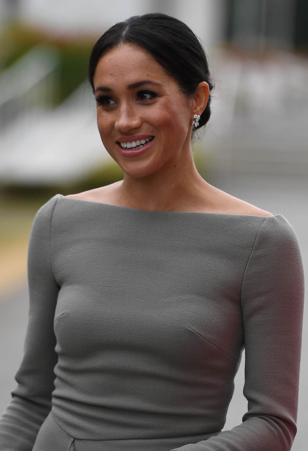 La llegada de Meghan Markle a la realeza ha dado un aire de frescura a la formalidad de Buckingham, pero no ha sido fácil para ella: entre las estrictas reglas del protocolo y las frecuentes indiscreciones e imprudencias mediáticas de su familia, la duquesa de Sussex lo ha pasado difícil.
