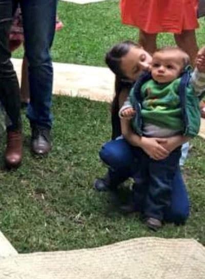 El festejado estuvo muy apapachado por todos los invitados, recibió muchos besos y abrazos.