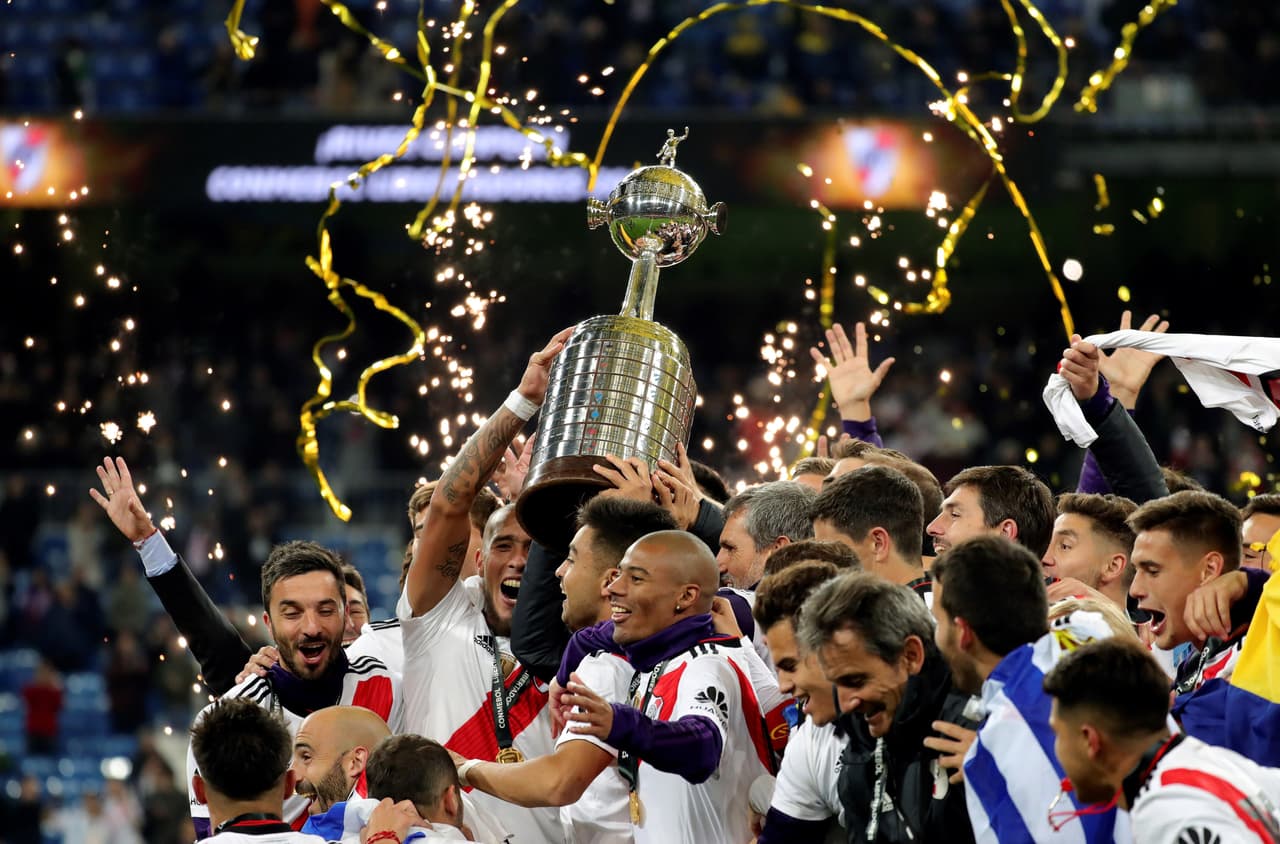 Los jugadores de River Plate celebran la conquista de la Copa Libertadores 2018 luego de ganar la Final disputada en el Estadio Santiago Bernabéu de Madrid.