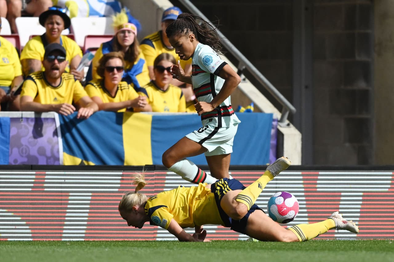 Suecia aplastó 5-0 a Portugal en la Jornada 3 con doblete de Filippa Angeldal, goles de Kosovare Asllani y Stina Blackstenius, y autogol de Carole Costa.