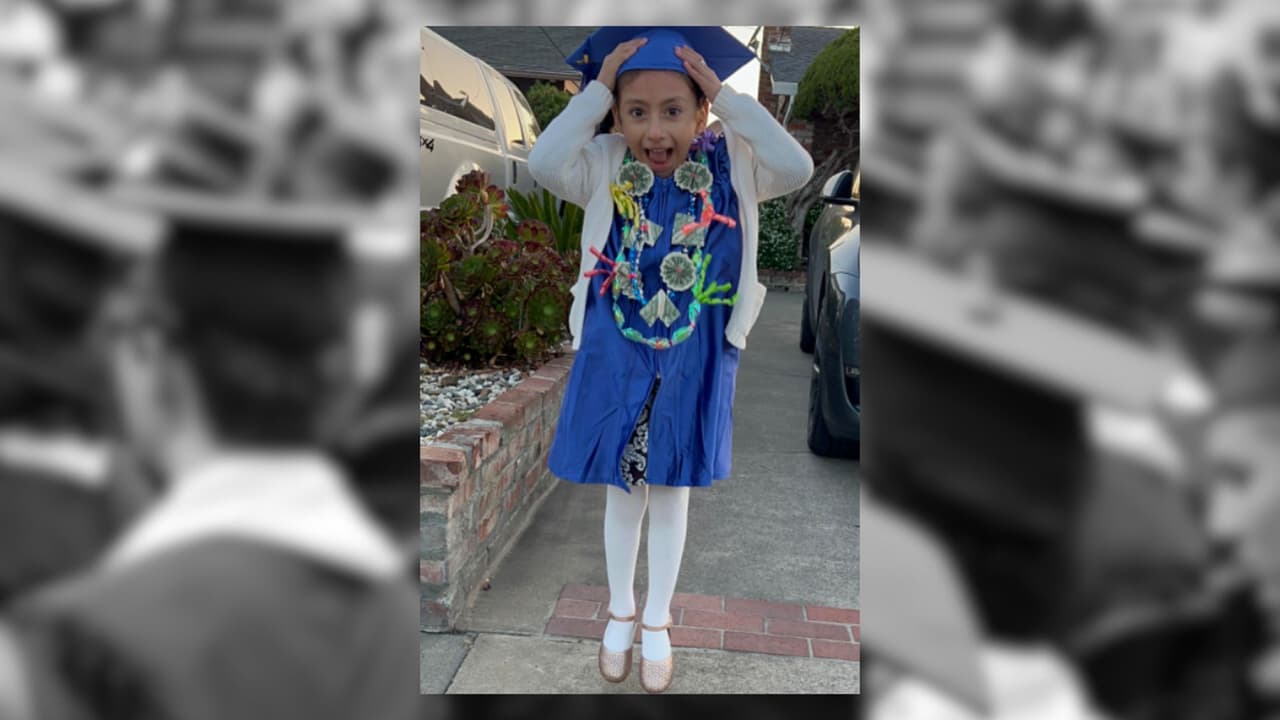 Chloe en el día de su graduación de kinder Montessori.
<br>Mes de nacimiento: 03/1982