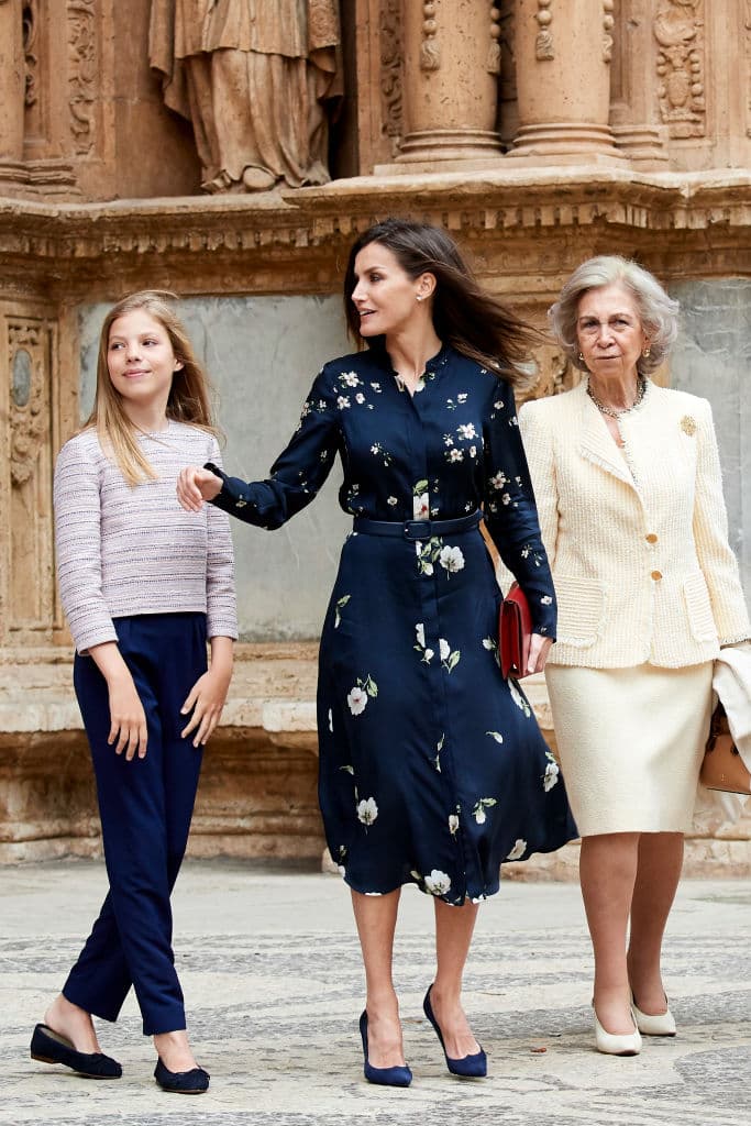 Este 21 de abril la atención se la llevaron nuevamente la reina Letizia y doña Sofía, quienes no mostraron ningún gesto de rencilla, informó el diario 
<a href="https://elpais.com/elpais/2019/04/21/gente/1555846234_553659.html" target="_blank">El País</a>.