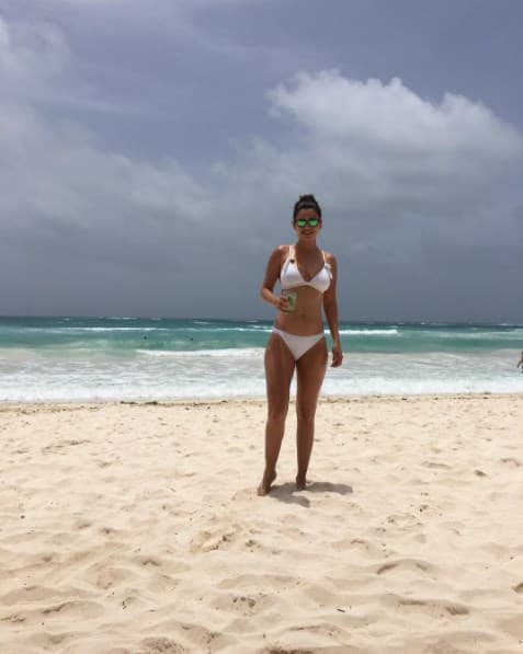 Ataviada con un bikini blanco, Ana Patricia disfrutó del paradísiaco paisaje y nos dejó impactados con su figura.